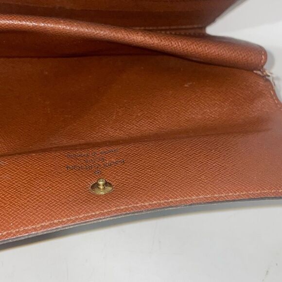 Authentic Louis Vuitton Monogram International Wallet - Picture 14 of 15